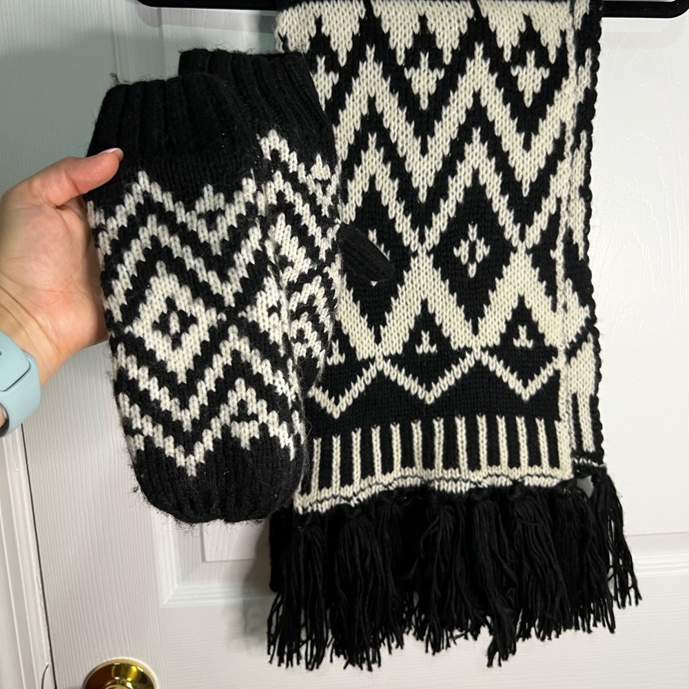 🧣 AND GLOVES